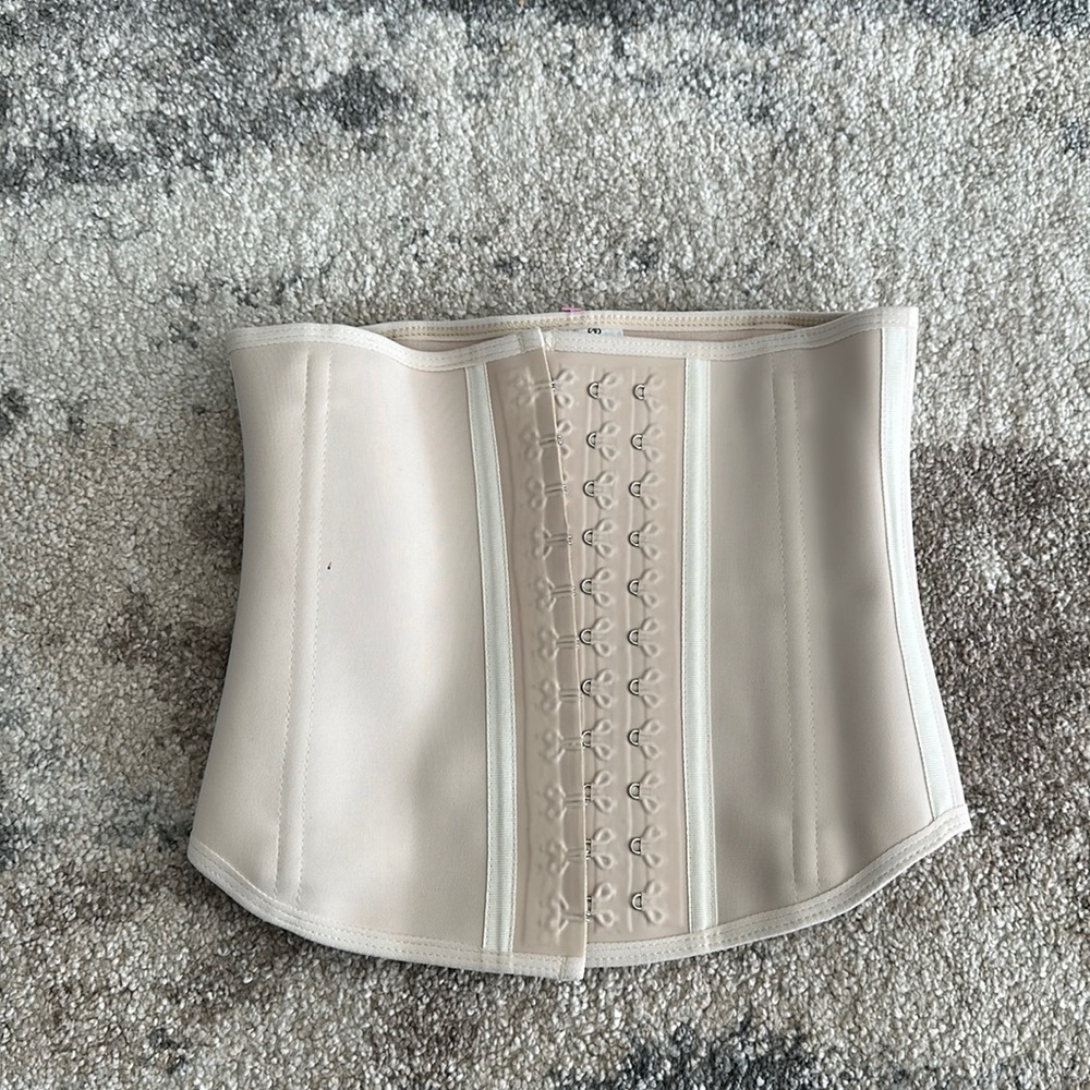 Sculptural body shapewear size Small